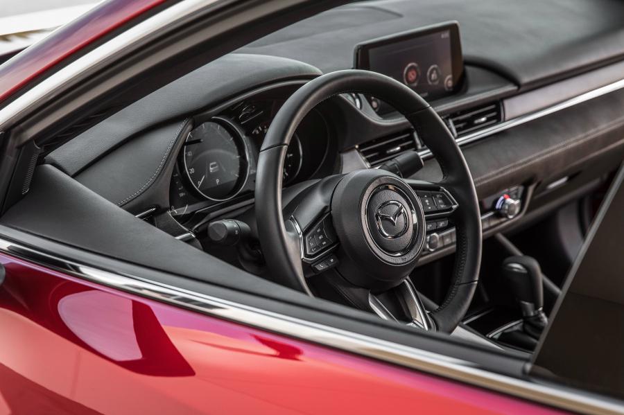 Детали интерьера Mazda6 (GJ) 2018 года  (NA) (фото 24 из 40)